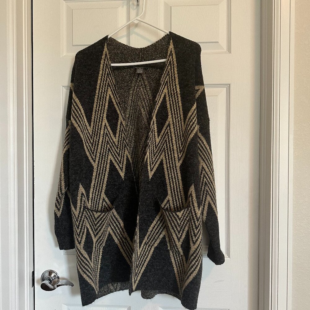 Gorgeous sweater/jacket in pristine condition-size medium